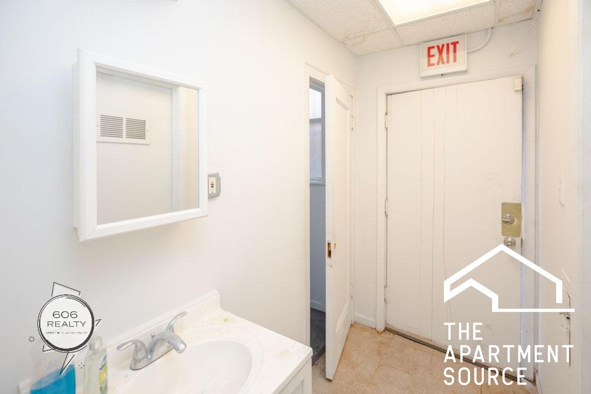 Chicago Apartment: 1550 West 95th Street #207 Chicago, IL 60643