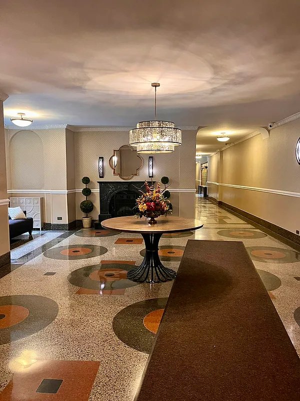 Astoria Apartment: 3006 29th St