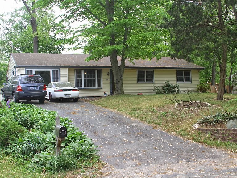 Mount Laurel House: 309 Cedar Ln
