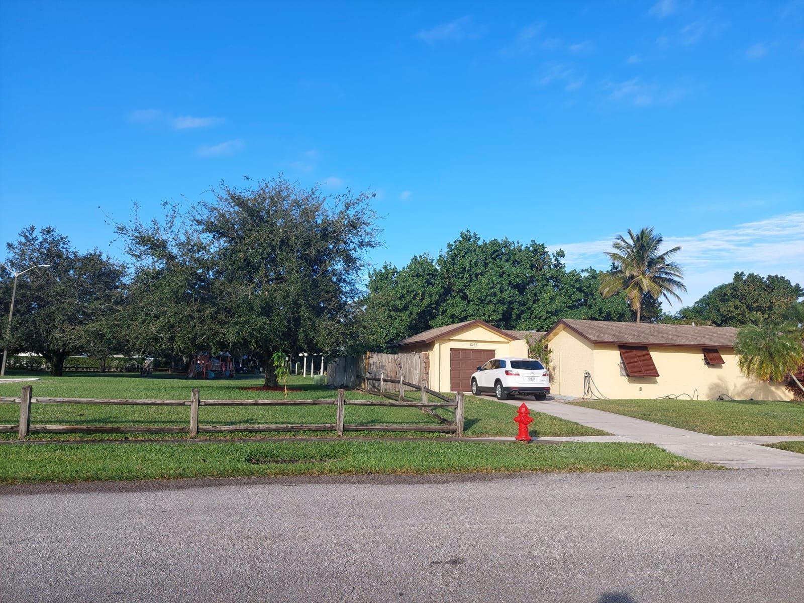 Royal Palm Beach House: 1255 Westside Way
