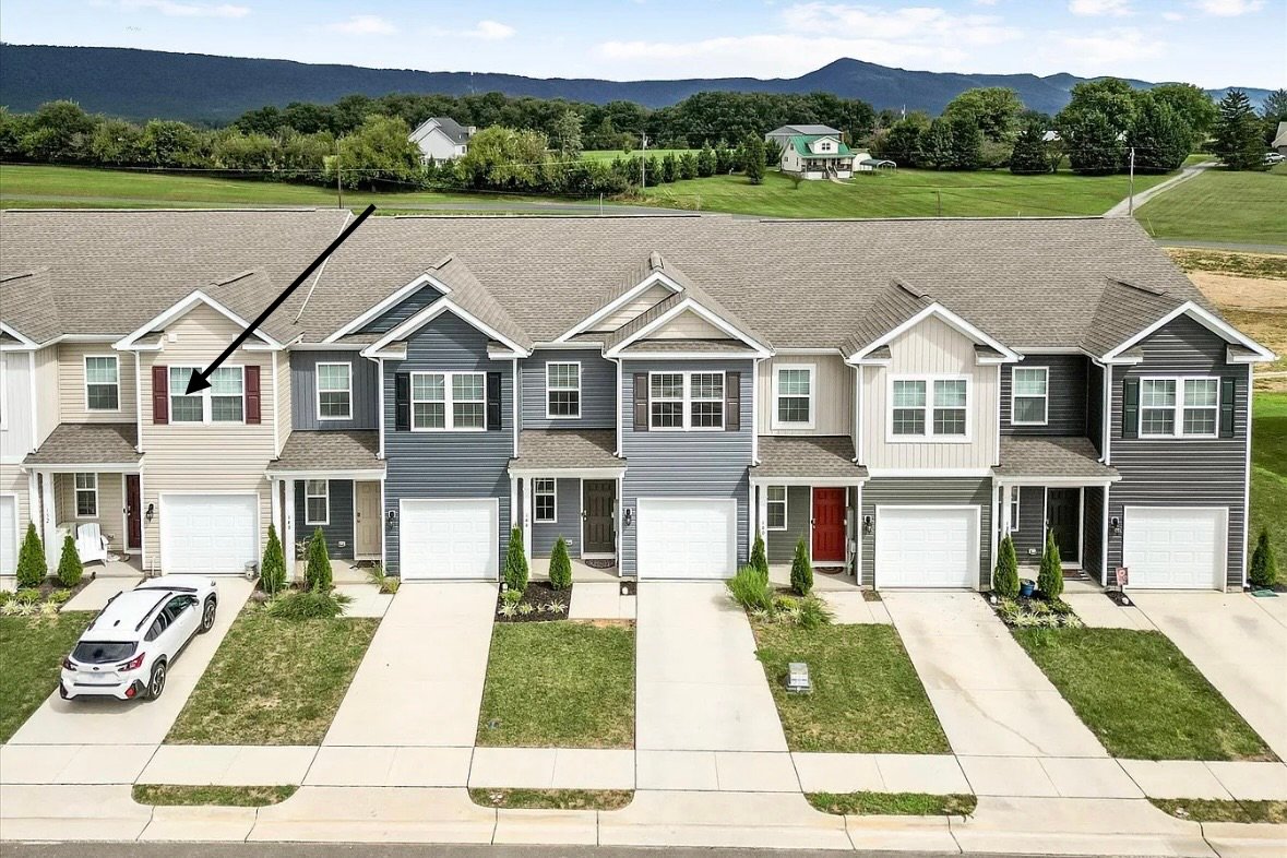Luray House: 152 Baker Dr