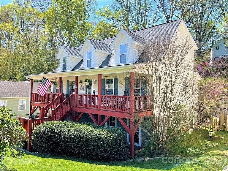 Candler House: 17 Grove Garden Ave