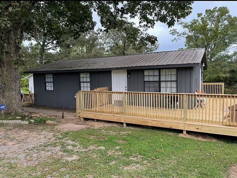Blountsville House: 736 Faust Rd