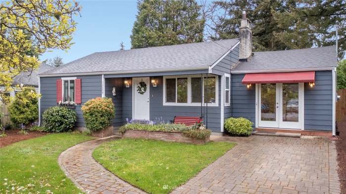 Shoreline House: 15209 6th Ave NE