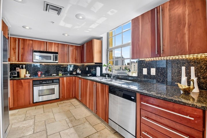 West Palm Beach Condo: 610 Clematis Street 424