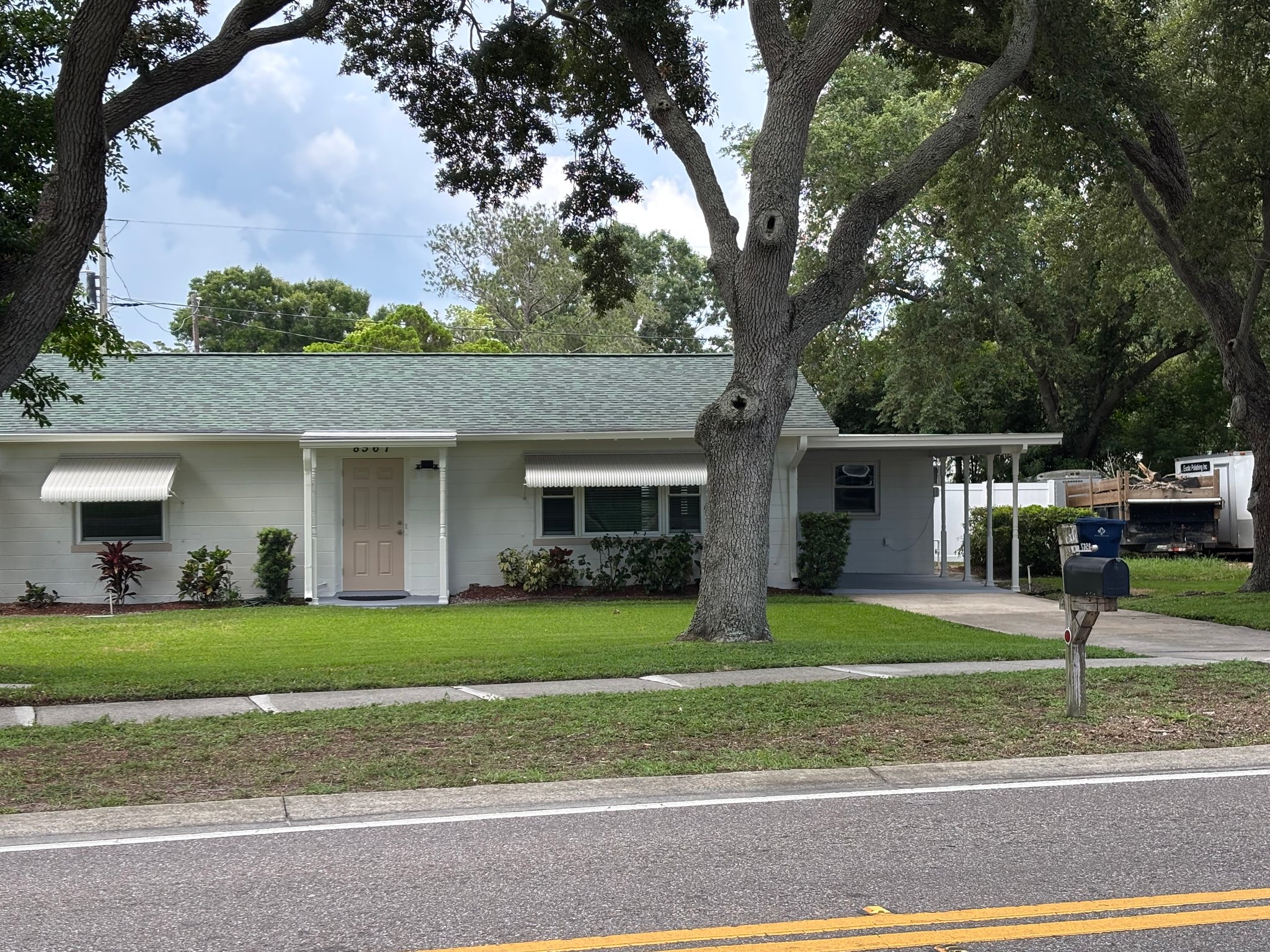 Seminole House: 8567 Ridge Rd