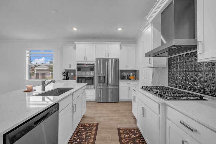 The Acreage House: 19270 Rolling Acres Road