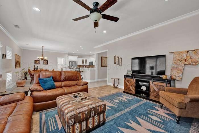 Amarillo House: 8117 Vail Dr