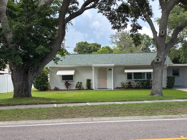 Seminole House: 8767 Ridge Rd