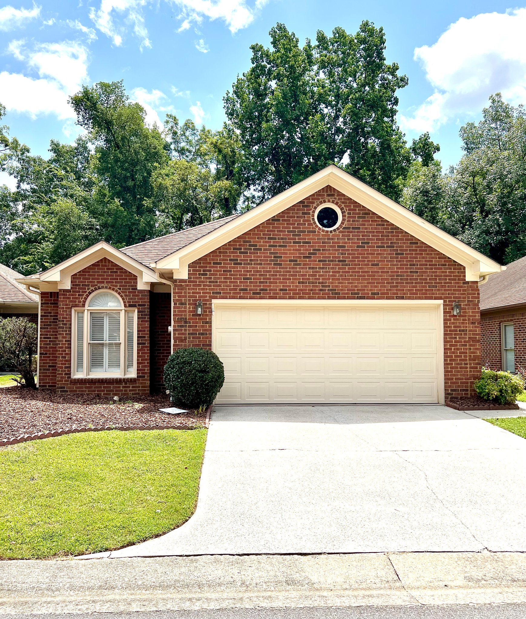 Birmingham House: 1152 Berwick Rd