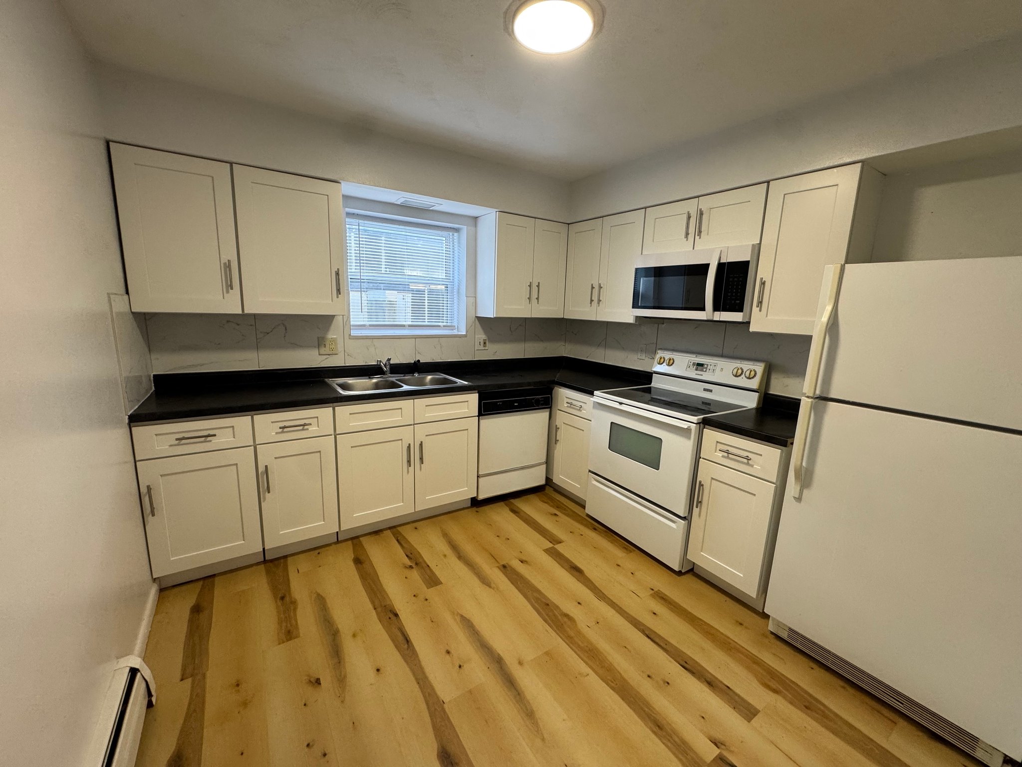 Lorain Apartment: 107 E Erie Ave