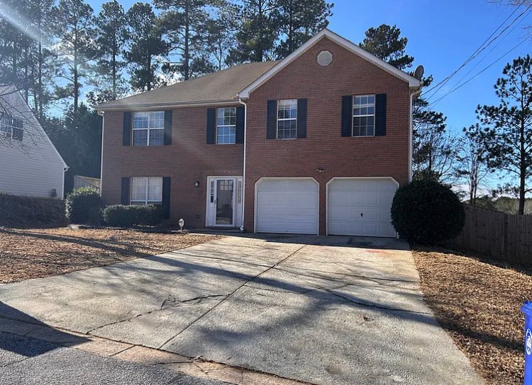 Stone Mountain House: 991 Carriage Trace Way