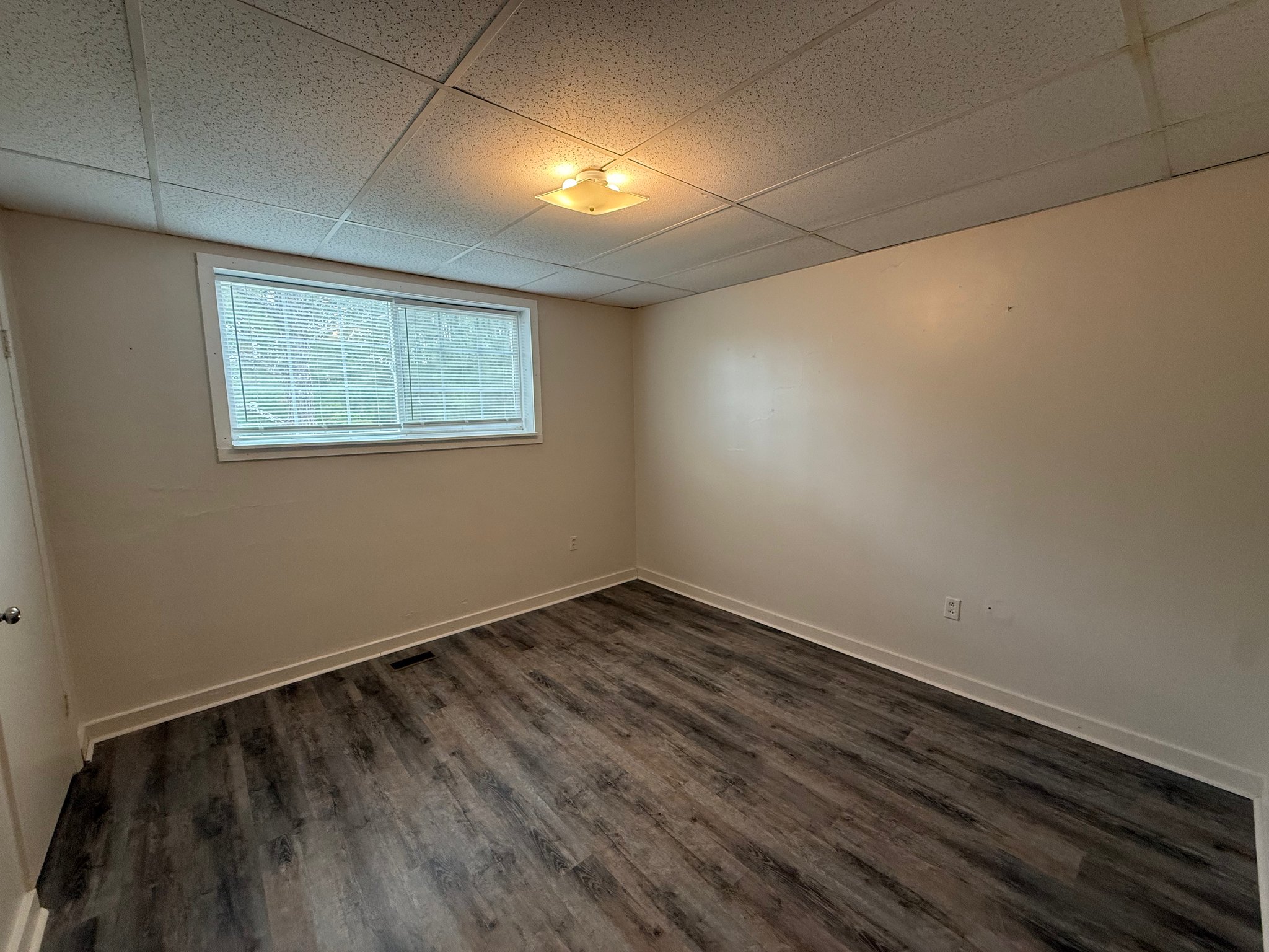 Claxton Apartment: 206 Olliff St
