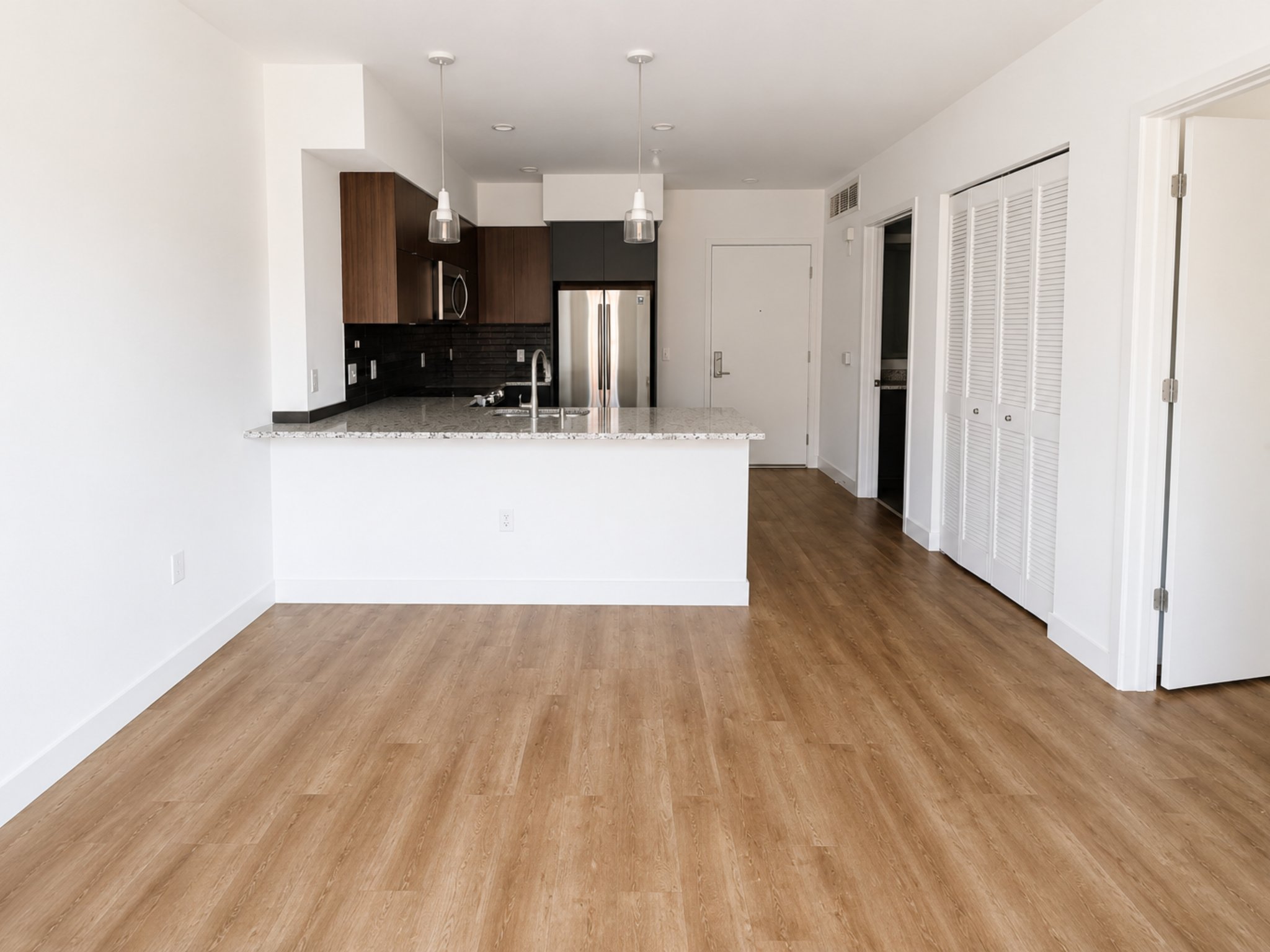 Los Angeles Apartment: 2880 James M Wood Blvd