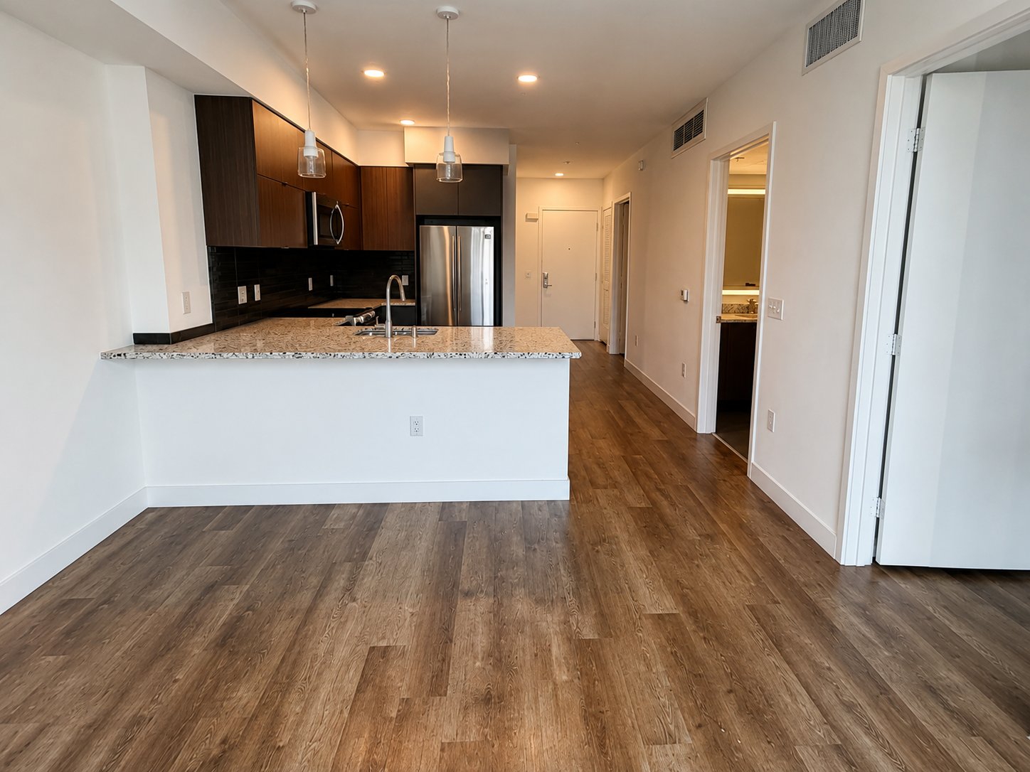 Los Angeles Apartment: 2880 James M Wood Blvd