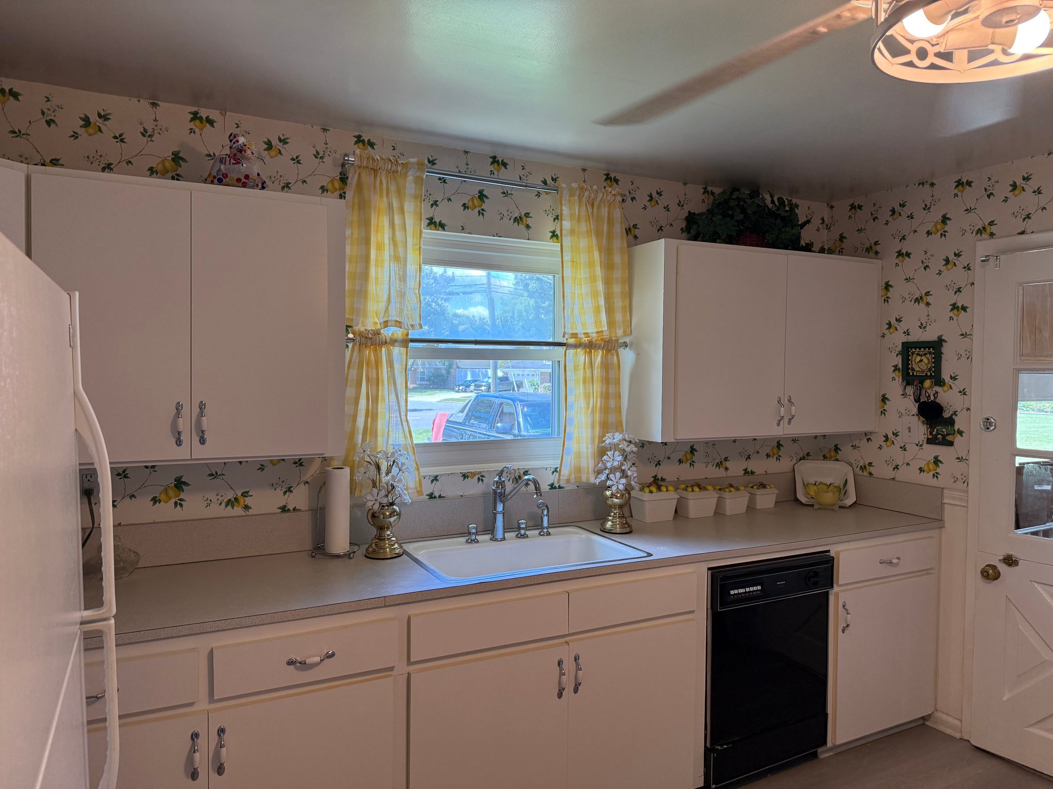 Virginia Beach House: 2164 Wolfsnare Rd