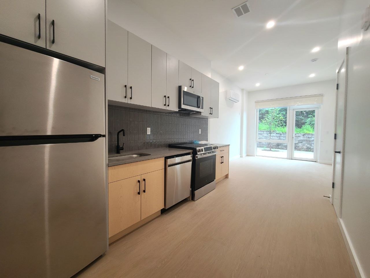 Newark Apartment: 75 webster st