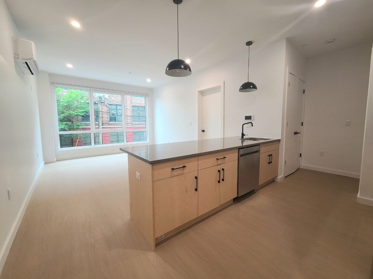 Newark Apartment: 75 webster st