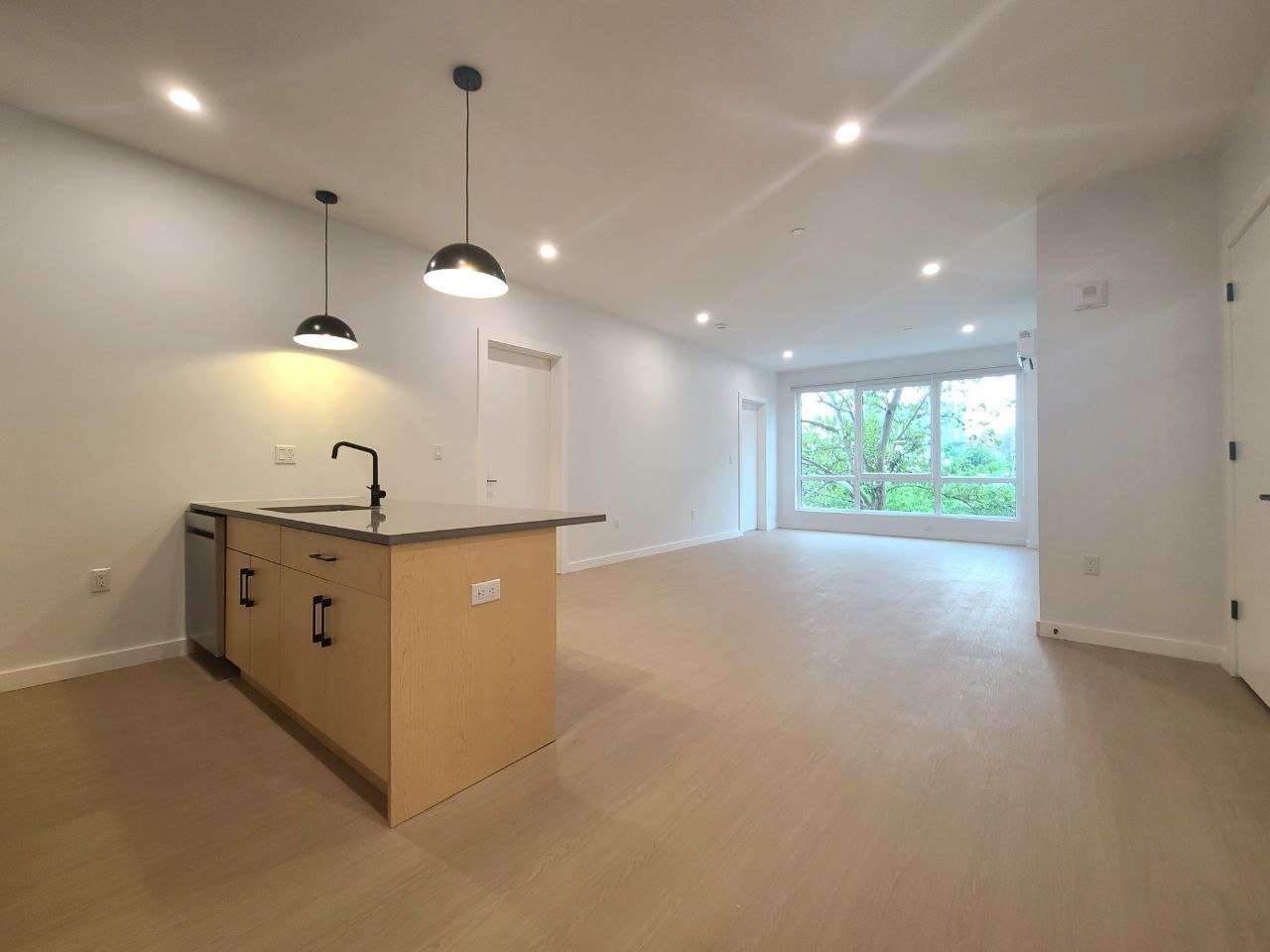 Newark Apartment: 75 webster st