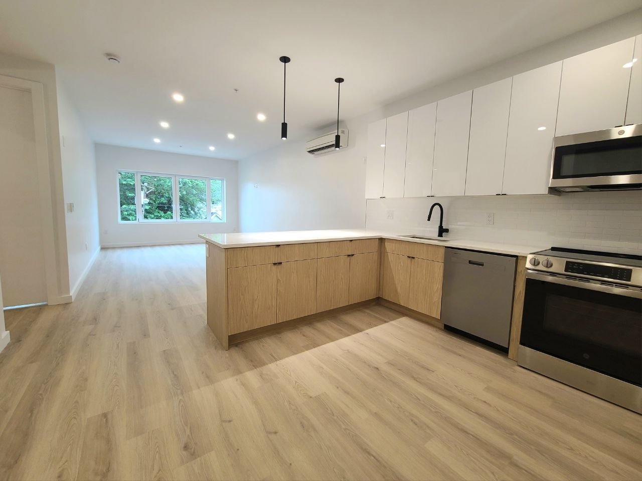 orange Apartment: 448 scotland rd