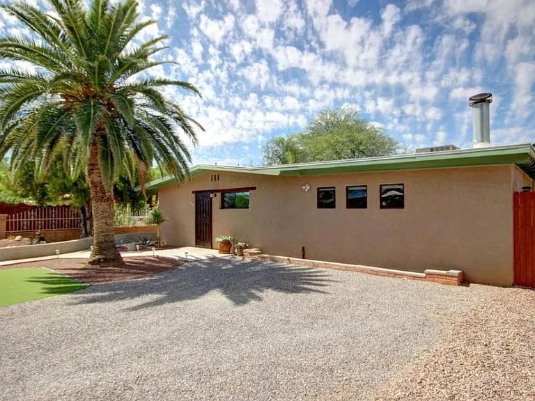 Tucson House: 1227 N Sonoita Ave