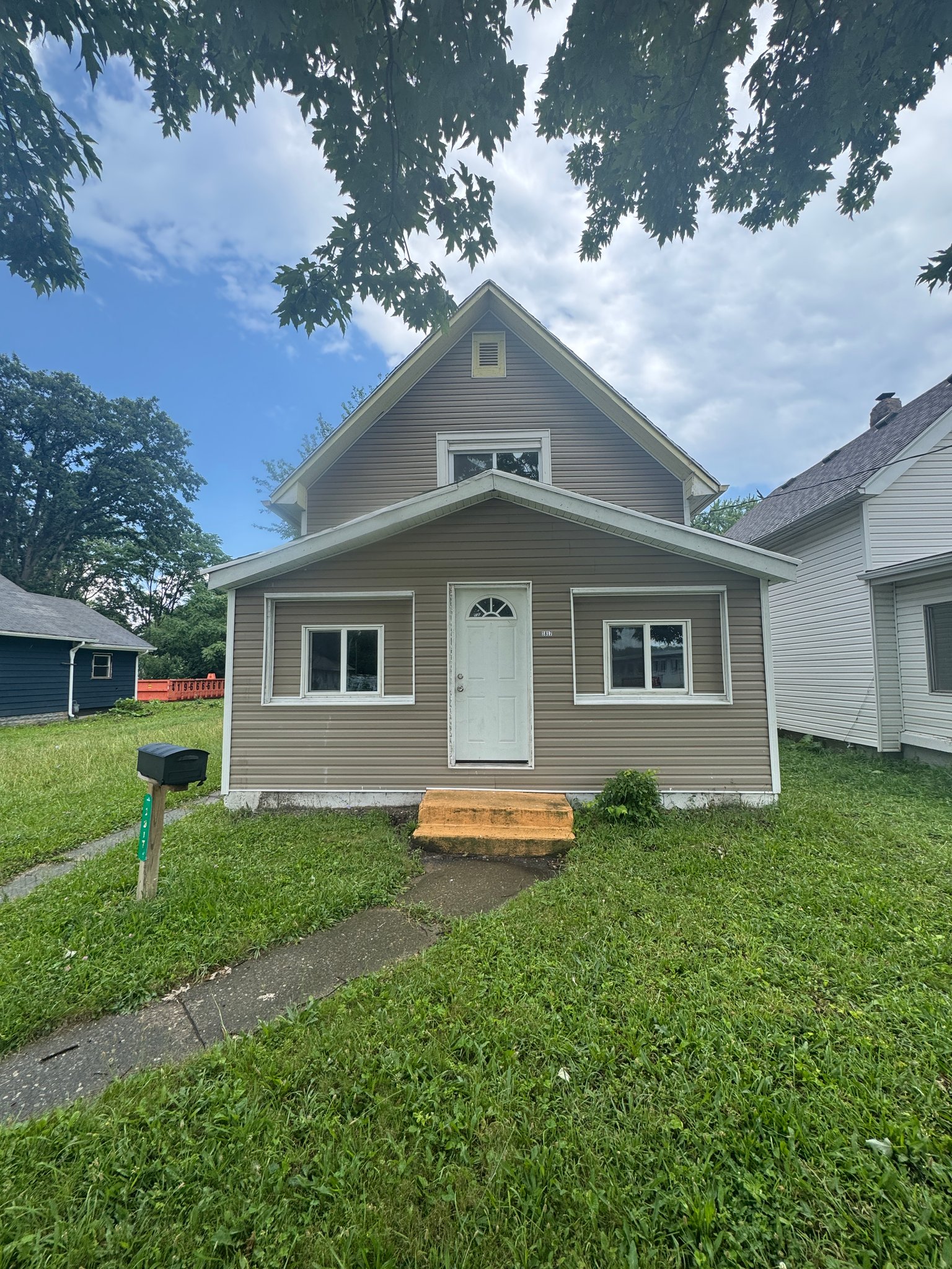 Toledo House: 1817 Ridgewood Dr