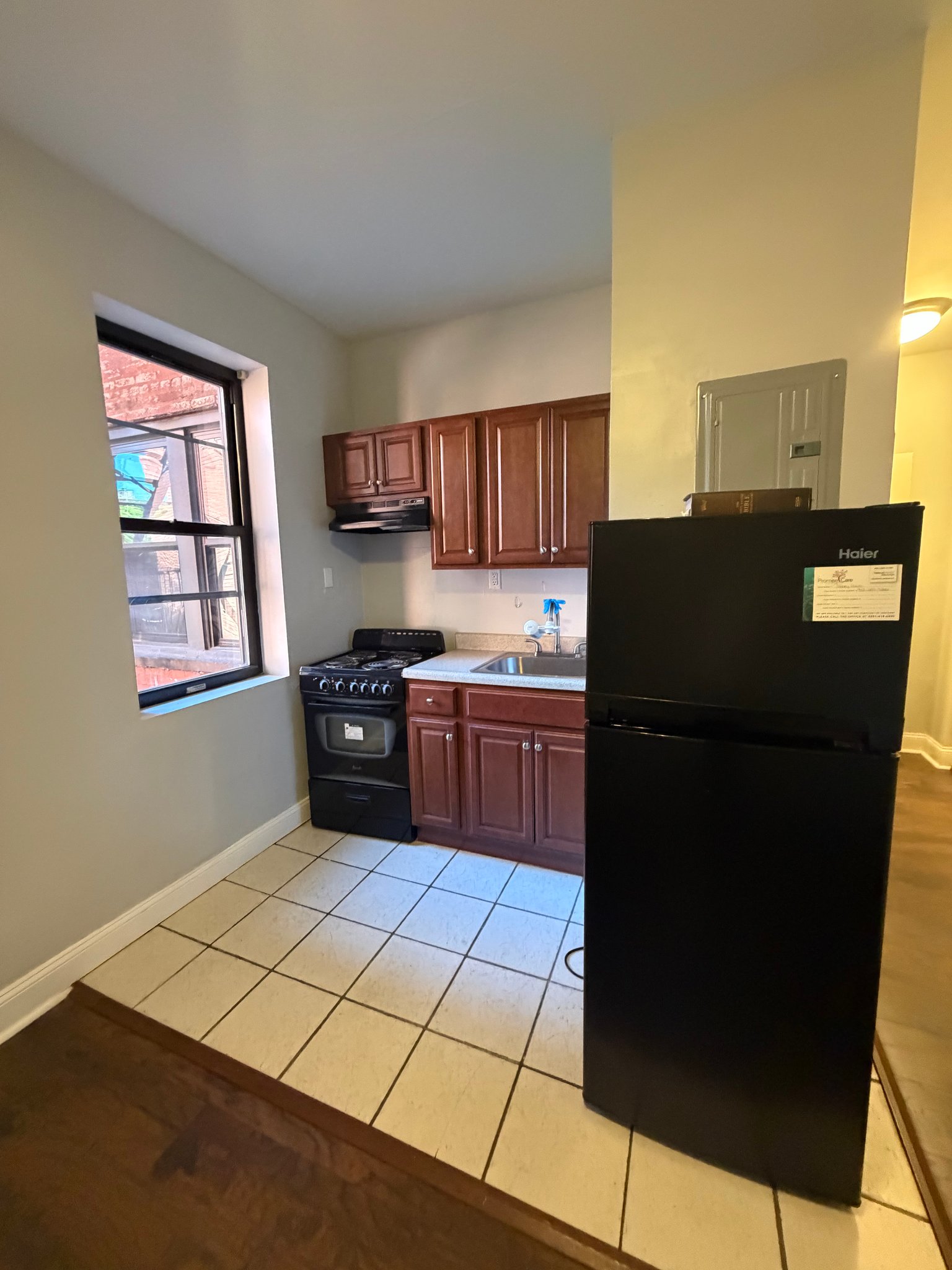 East Orange Apartment: 18 Summit St