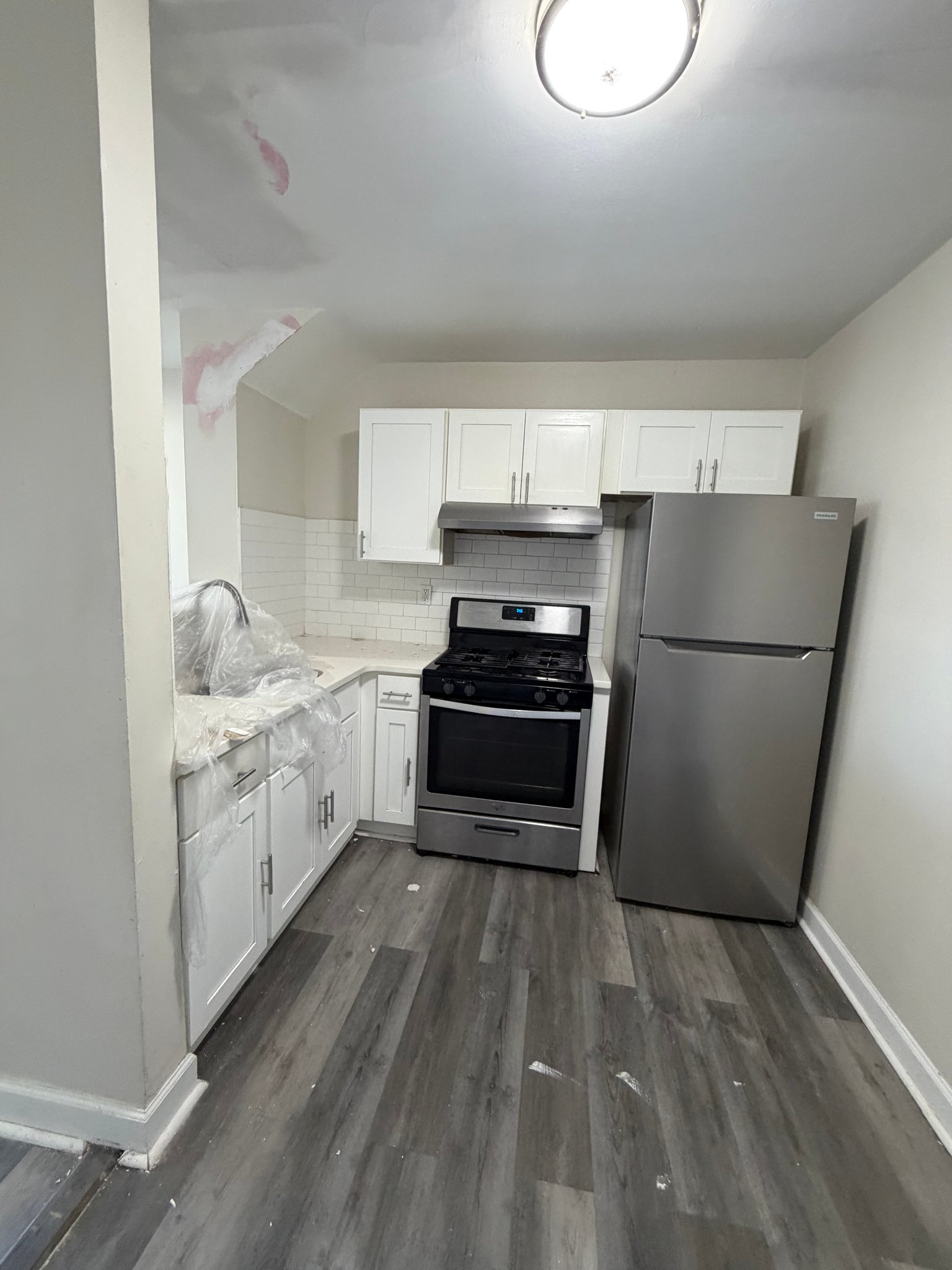 Orange Apartment: 475 Park Ave
