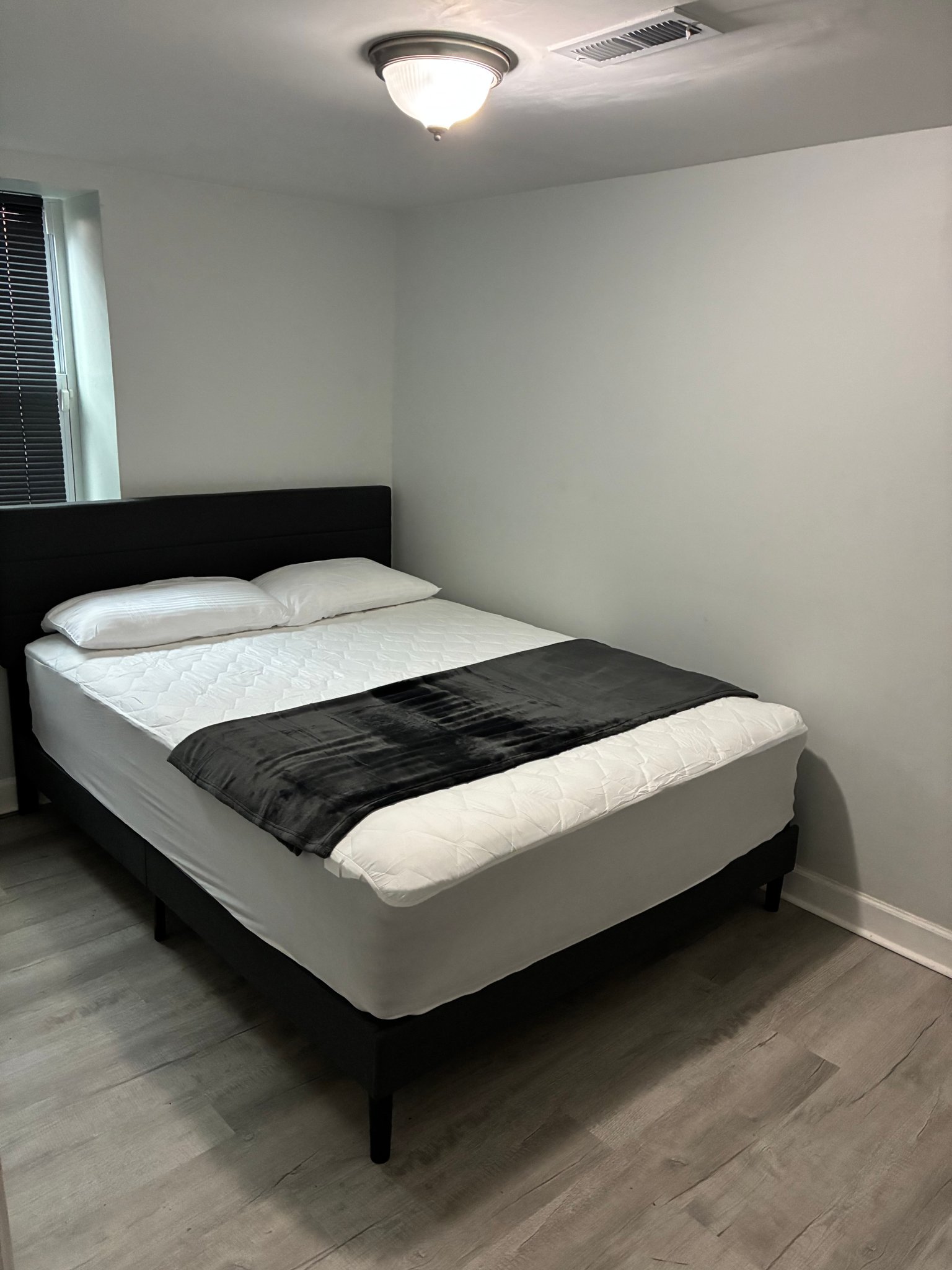 Baltimore Single Room: 820 N Lakewood Ave