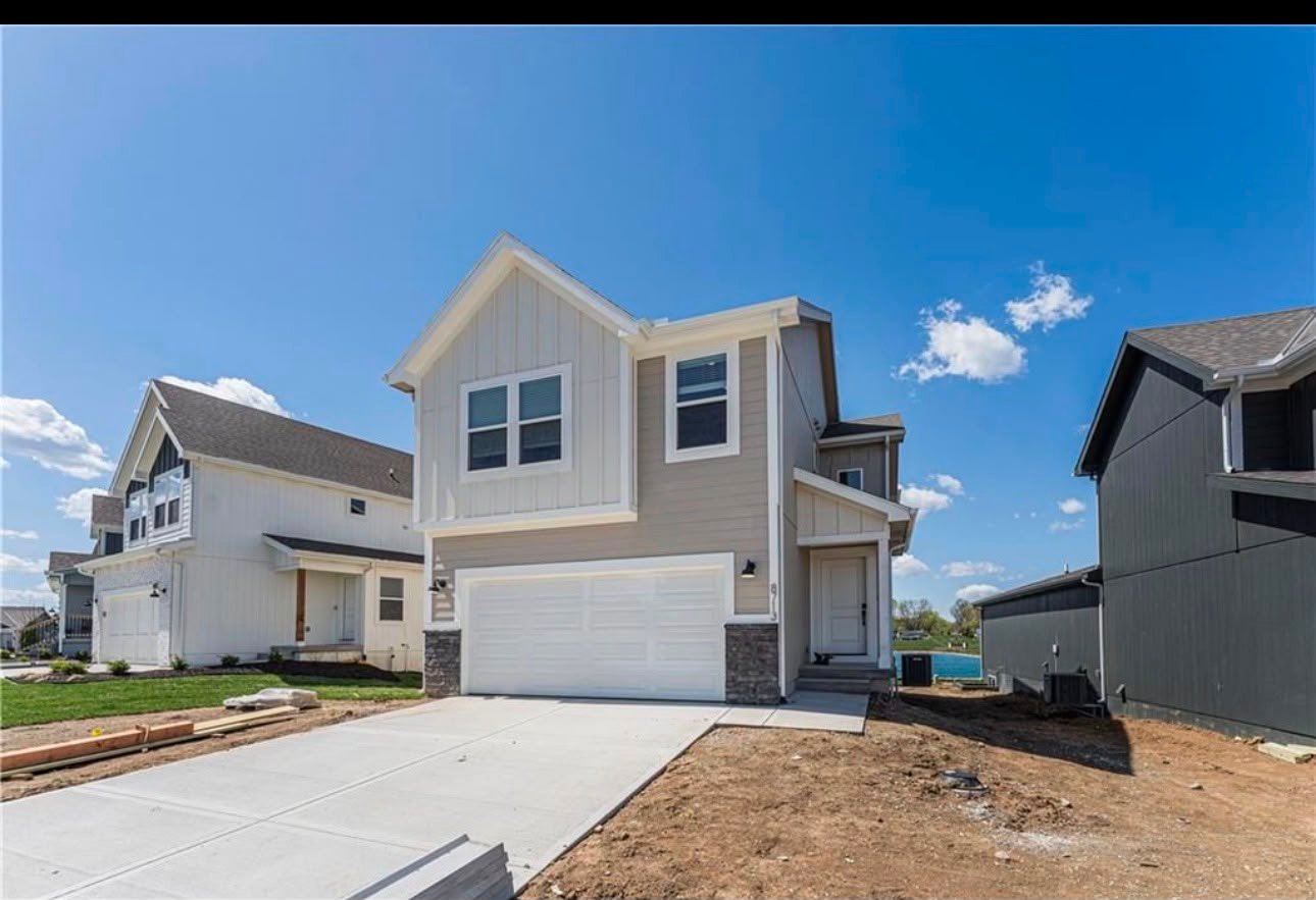 Blue Springs House: 8822 SW 10th ST