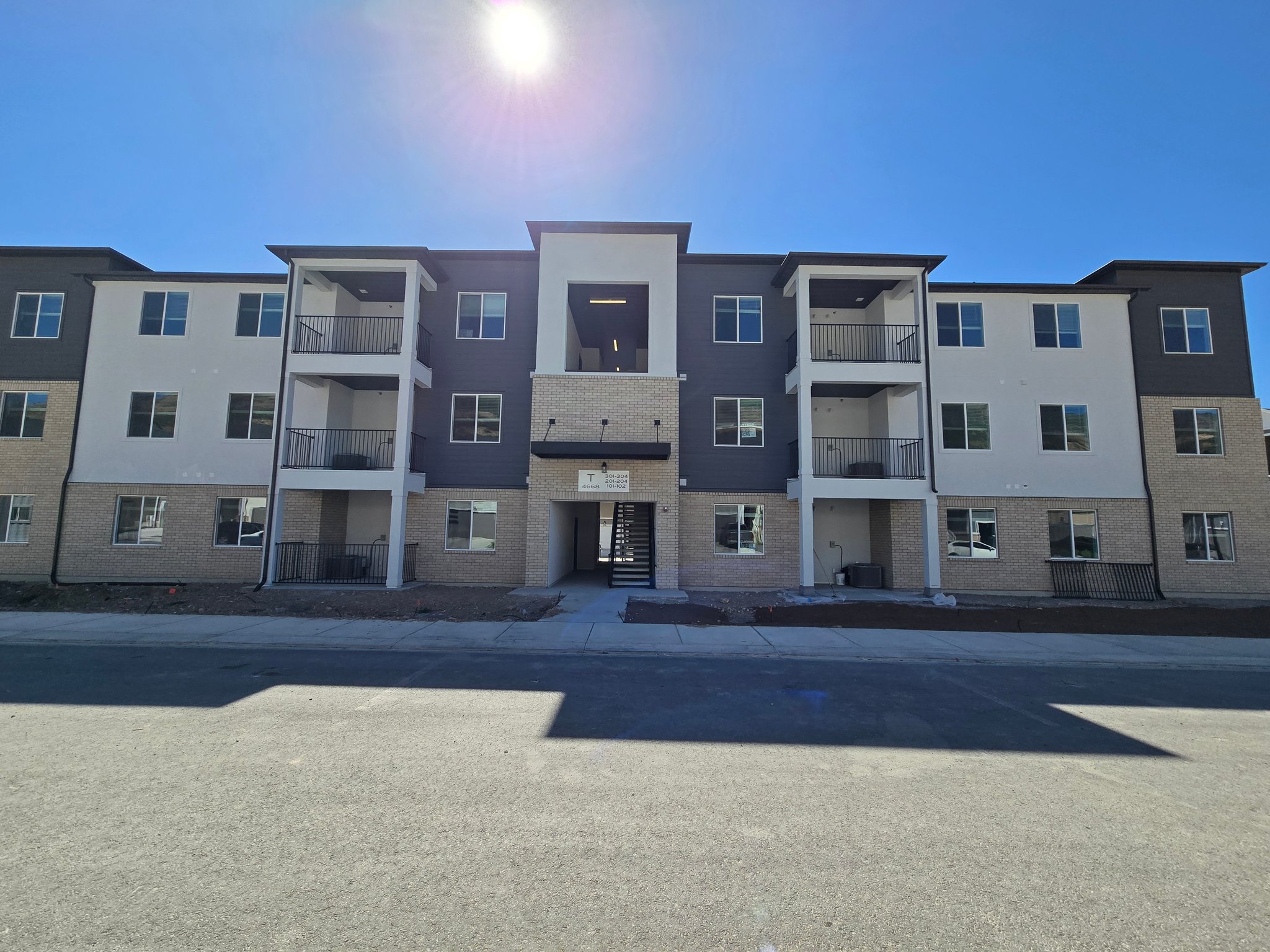 Mapleton Condo: 4668 S Olive Ave