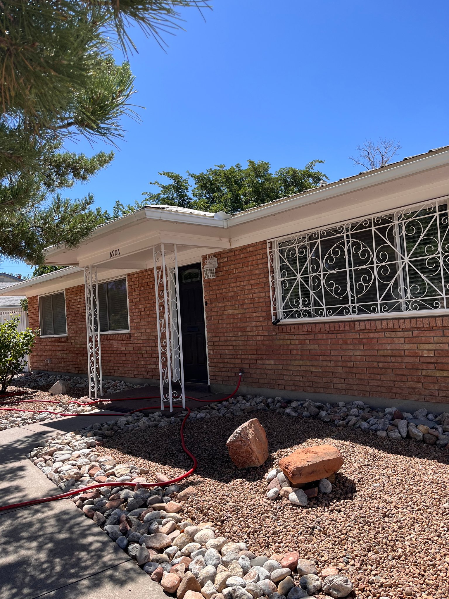 Albuquerque House: 6906 Shoshone Rd NE