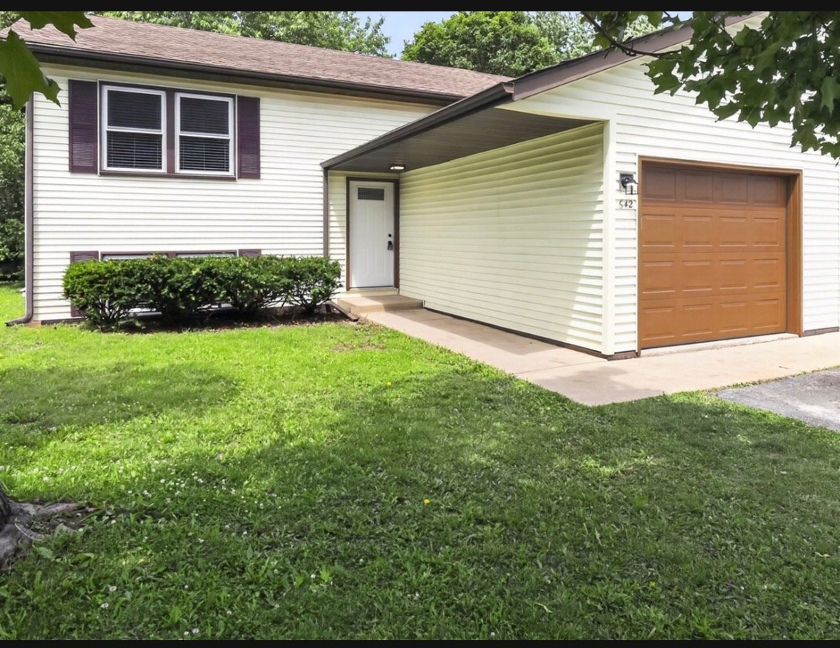 Grayslake Townhome: 642 Swan Dr