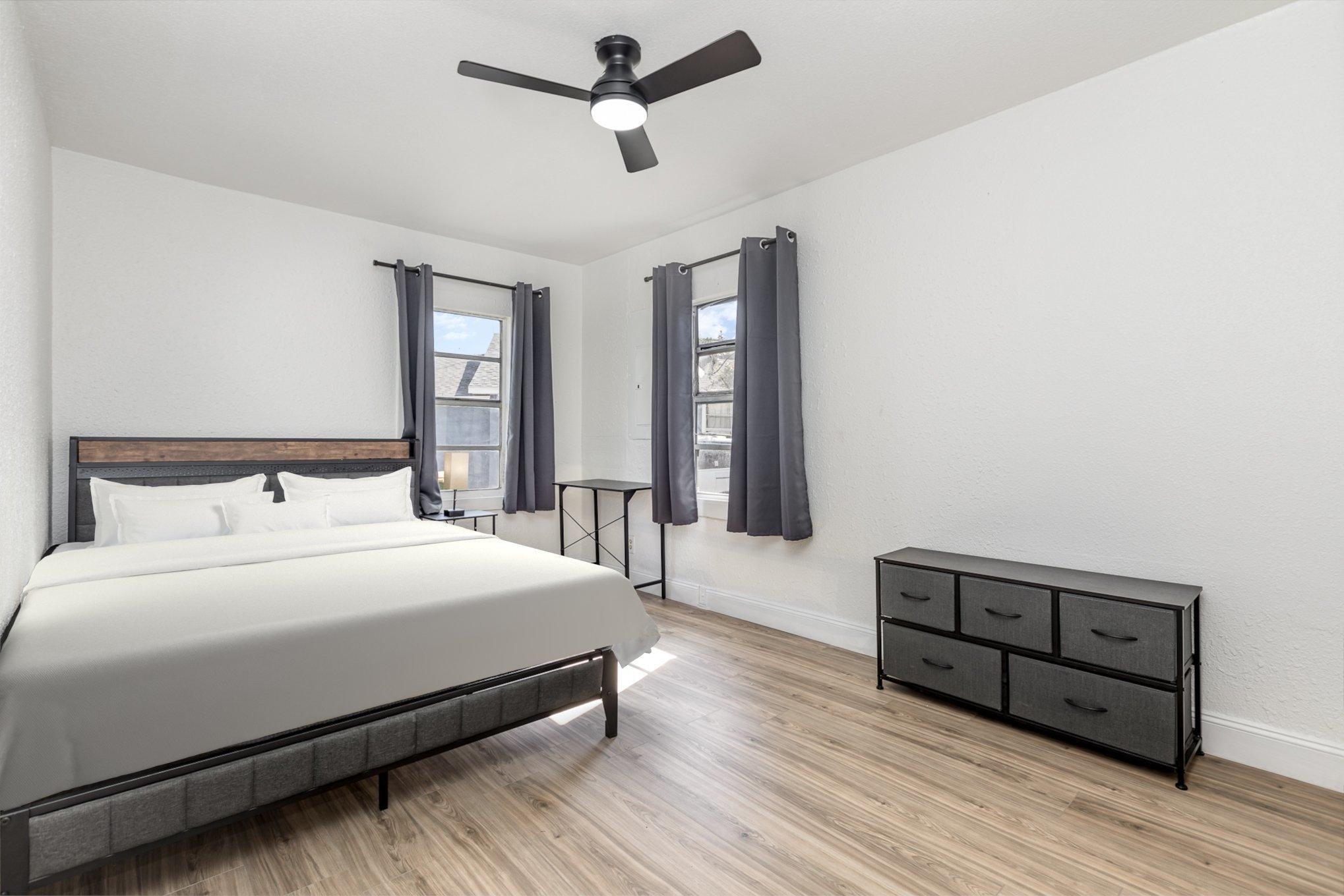 Sarasota Single Room: 733 Tarpon Avenue