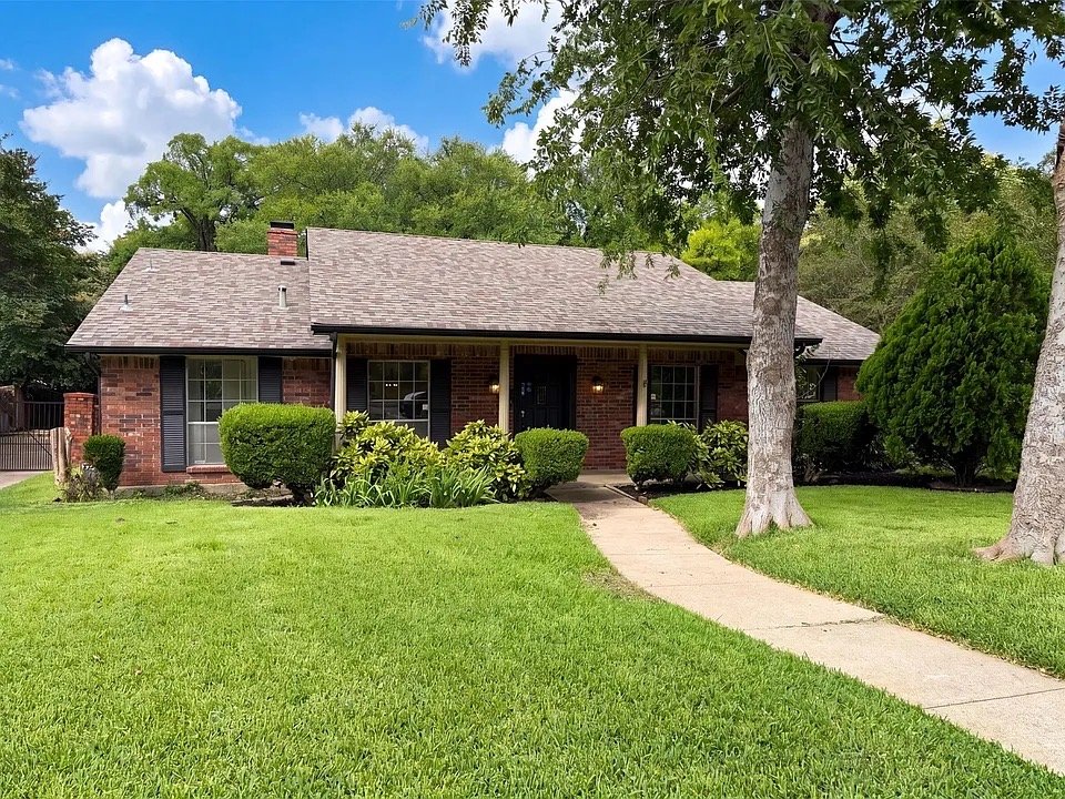 Duncanville House: 722 S Forest Ln