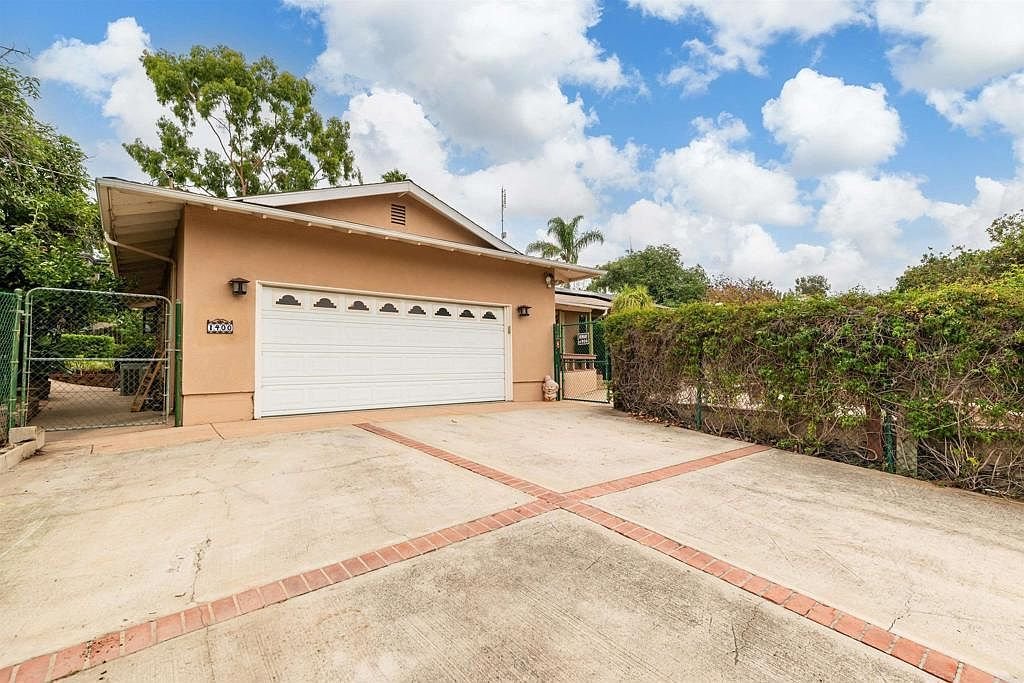 Escondido House: 1400 Borden Rd
