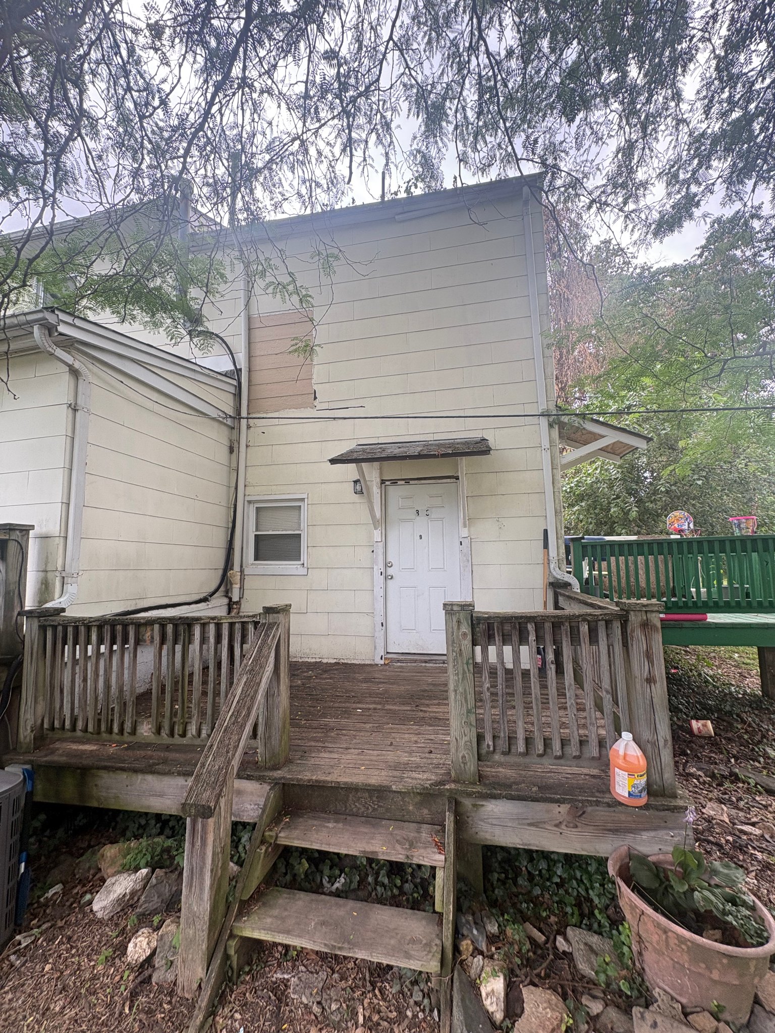 Baltimore Apartment: 700 Woodbourne Ave