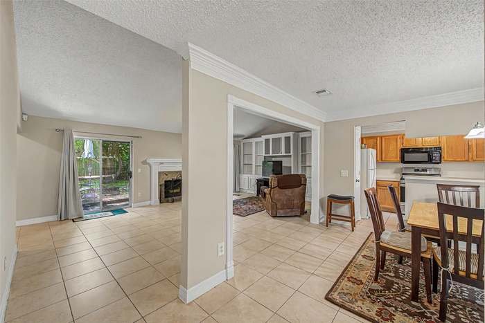 Sugar Land House: 3022 Old Fort Rd