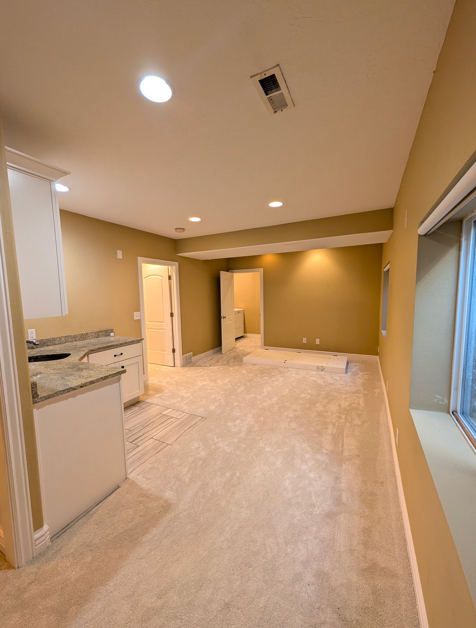 Draper Single Room: 401 W Election Rd