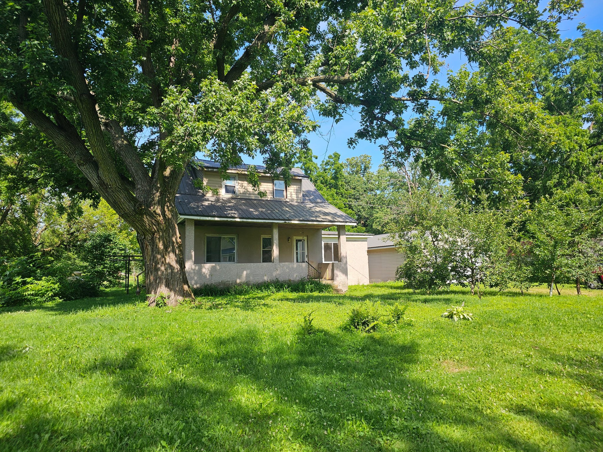 Osseo House: S12702 Elm St