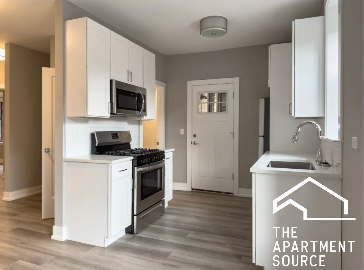 Chicago Apartment: 3935 North Janssen Avenue #E1 Chicago, IL 60613