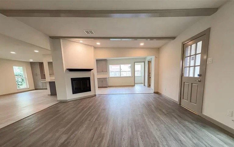 Houston House: 10730 Sugar Hill Dr