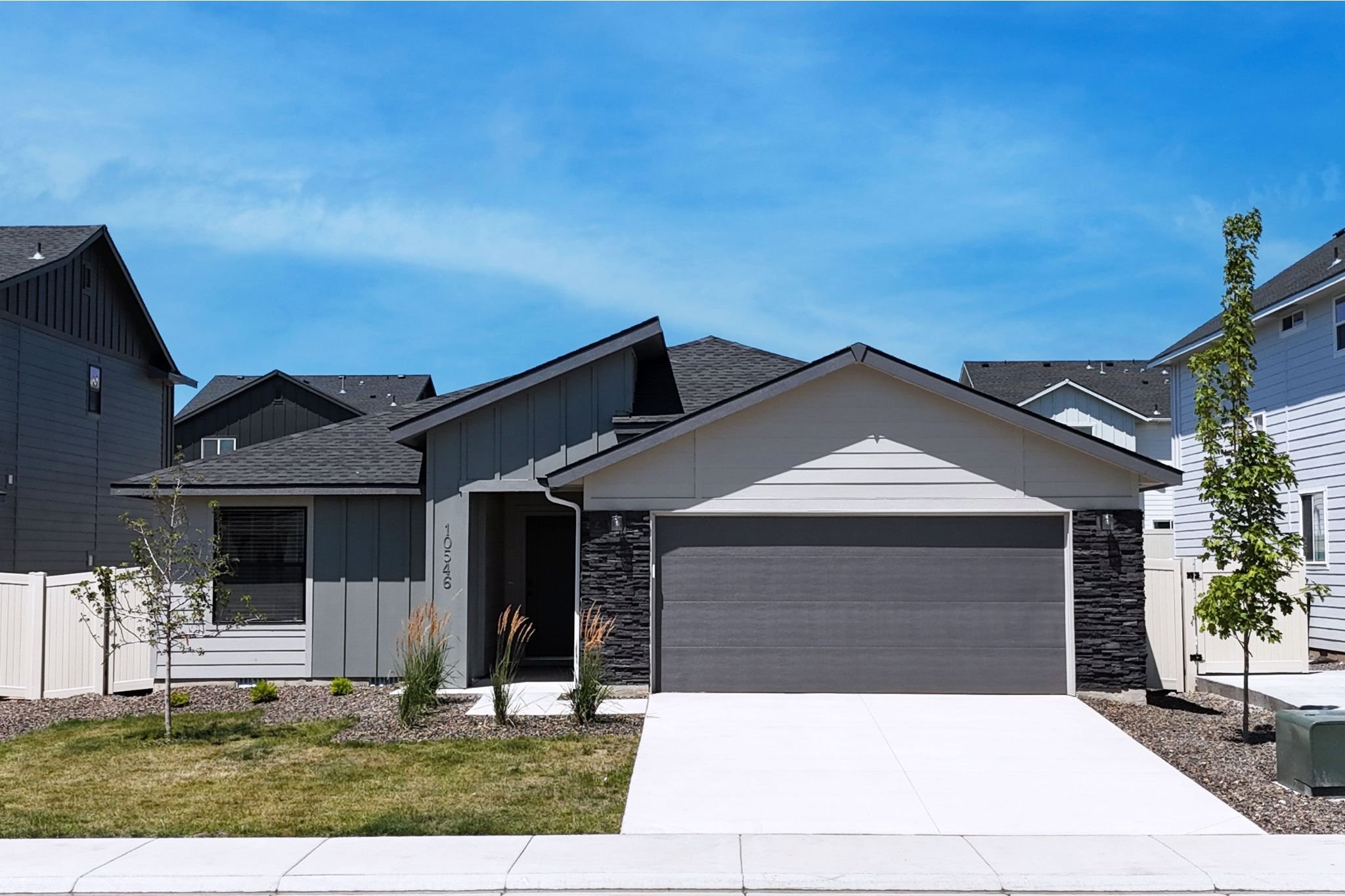 Star House: 10546 W Teratai Street