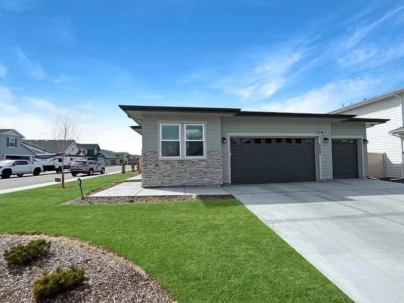Meridian House: 5457 S Polaris Ave
