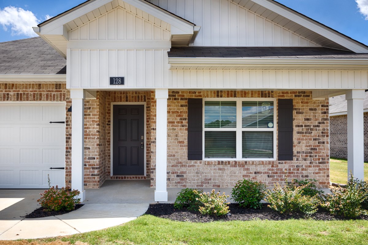 Huntsville House: 128 Wellspring Rd
