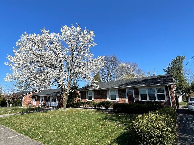 Lexington House: 3564 Camelot Dr