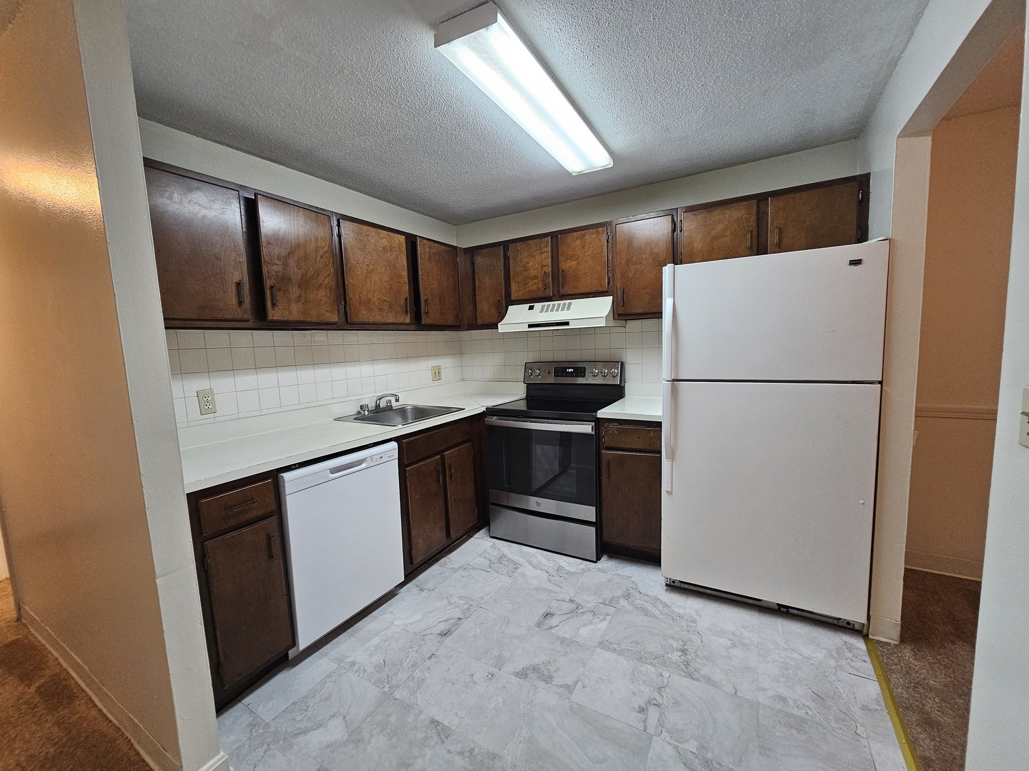 manchester Condo: 133 english village rd.