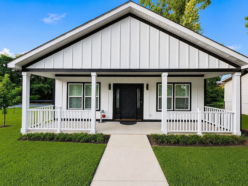 Greenville House: 22 Owens St
