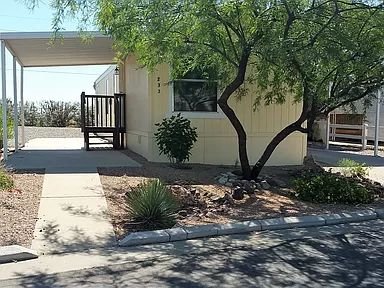 Buckeye House: 2000 S Apache Rd