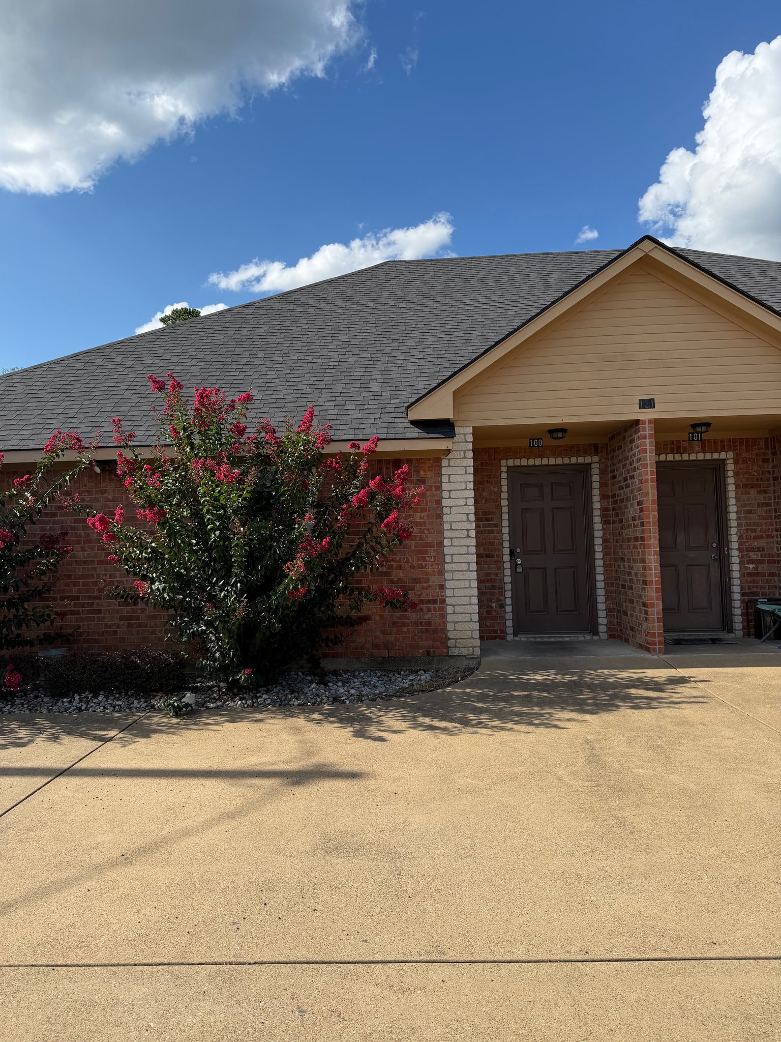 Longview Multiplex: 121 Helane Ln